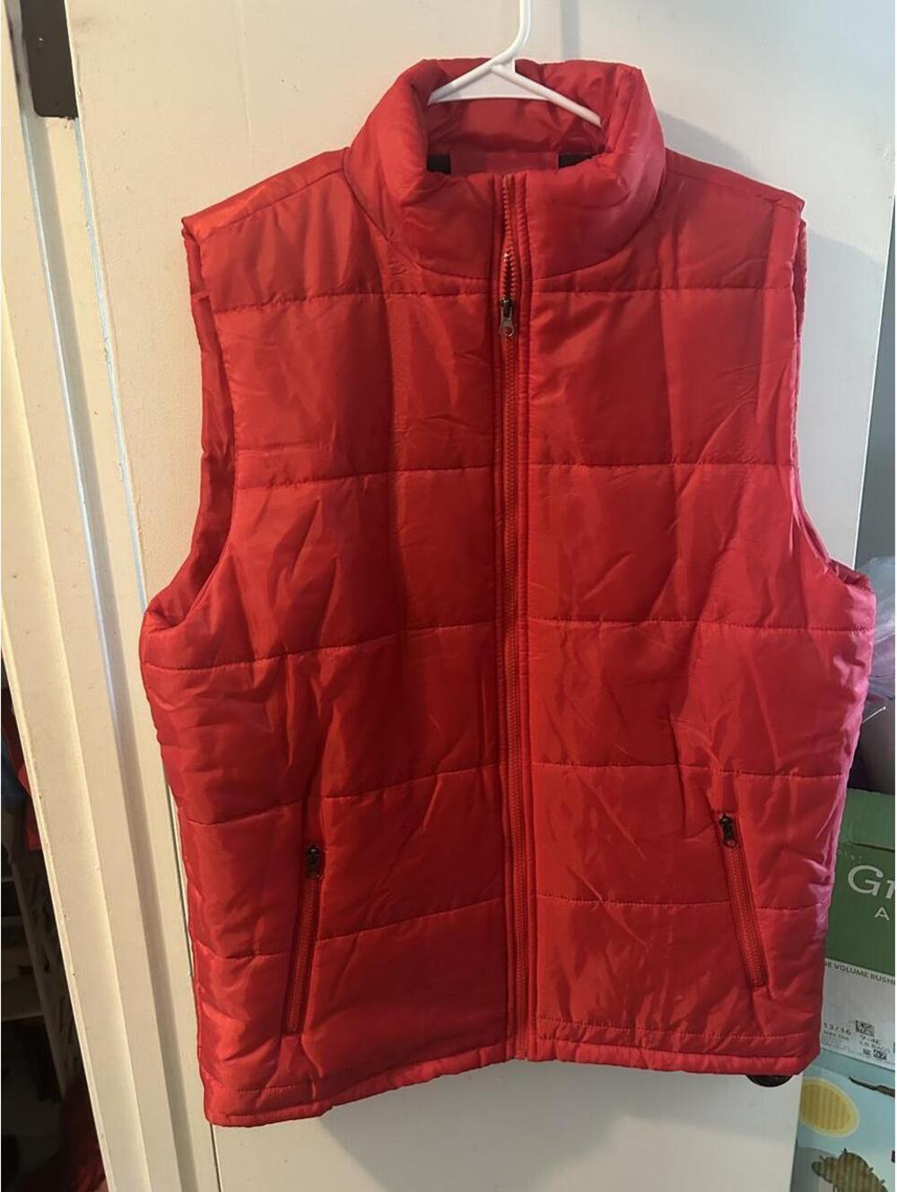 Brand new Red puffer vest with horizontal quilting #outdoor 2X